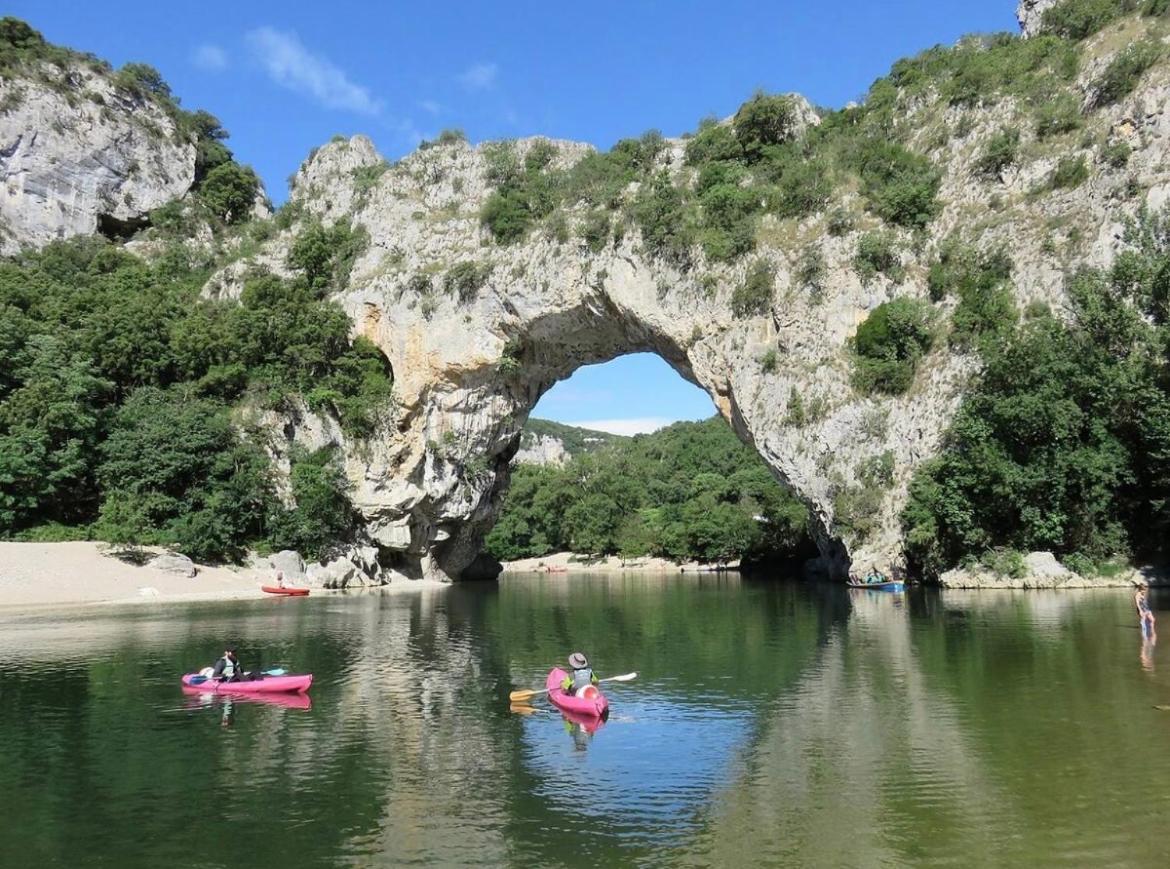 Escapade Ardechoise - Parking Gratuit - Chateau A 2 Pas Aubenas Bagian luar foto