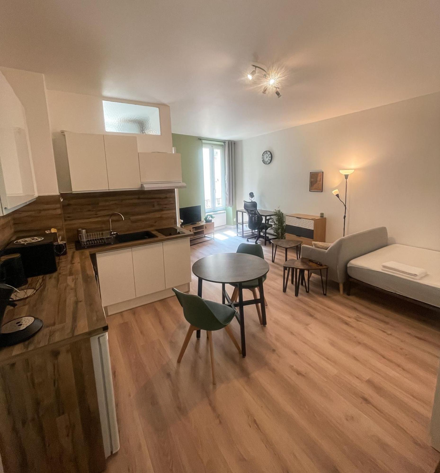 Escapade Ardechoise - Parking Gratuit - Chateau A 2 Pas Aubenas Bagian luar foto